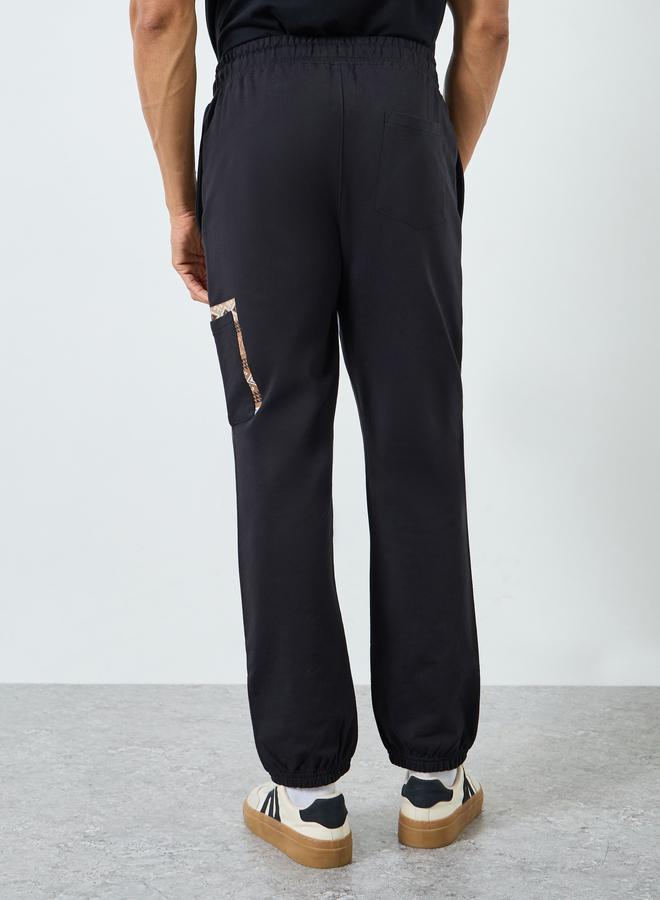 ستايلي جوغر بطبعة جرافيك وقصة سليم فت - Image 3